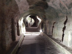 Gang zur Crypta